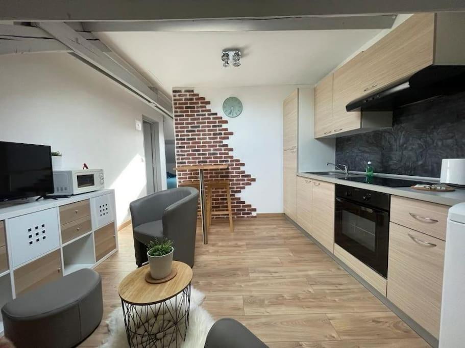 Edouard 2. Logement Complet. Charleville-Mézières 外观 照片
