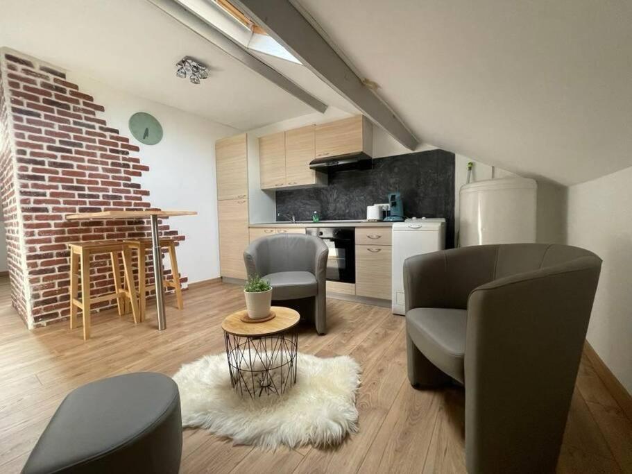 Edouard 2. Logement Complet. Charleville-Mézières 外观 照片